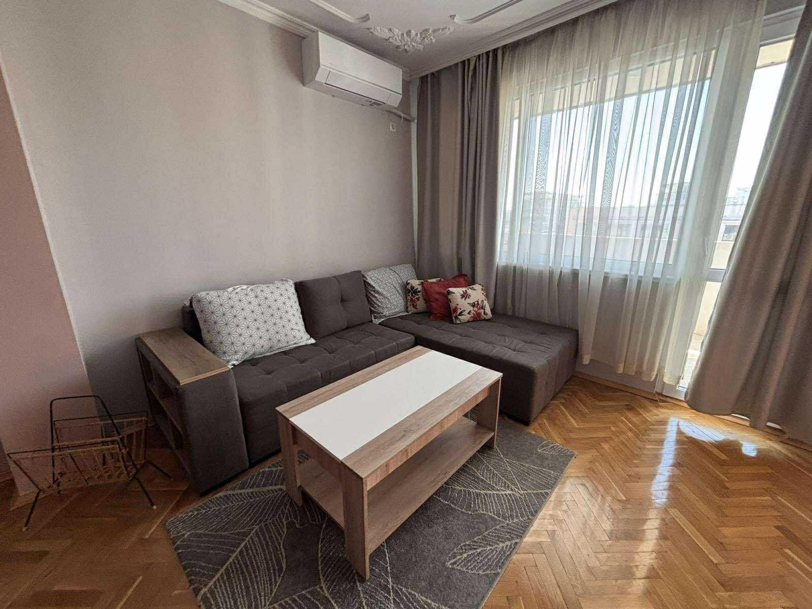 Четиристаен апартамент, под наем, Център