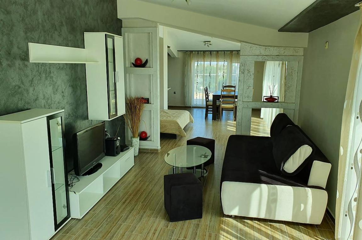 Едностаен, под наем, кв. Сарафово с интернет, тв и паркомясто