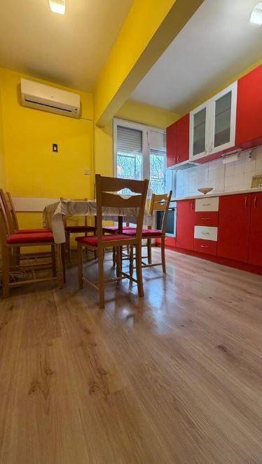 Тристаен апартамент, под наем, Център