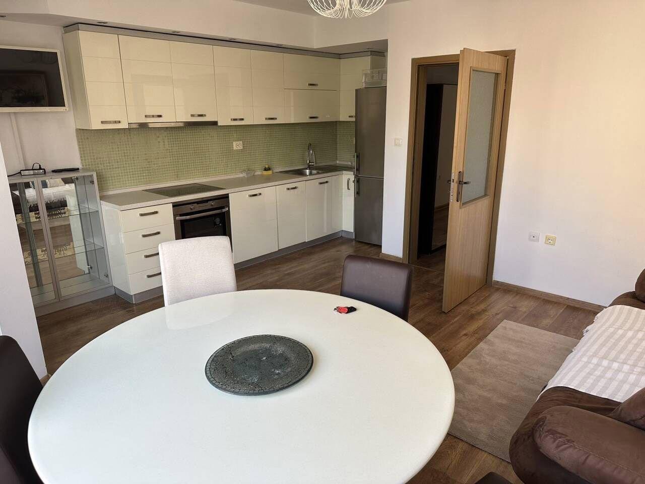 Под наем в Бургас тристаен Център ID 2207777