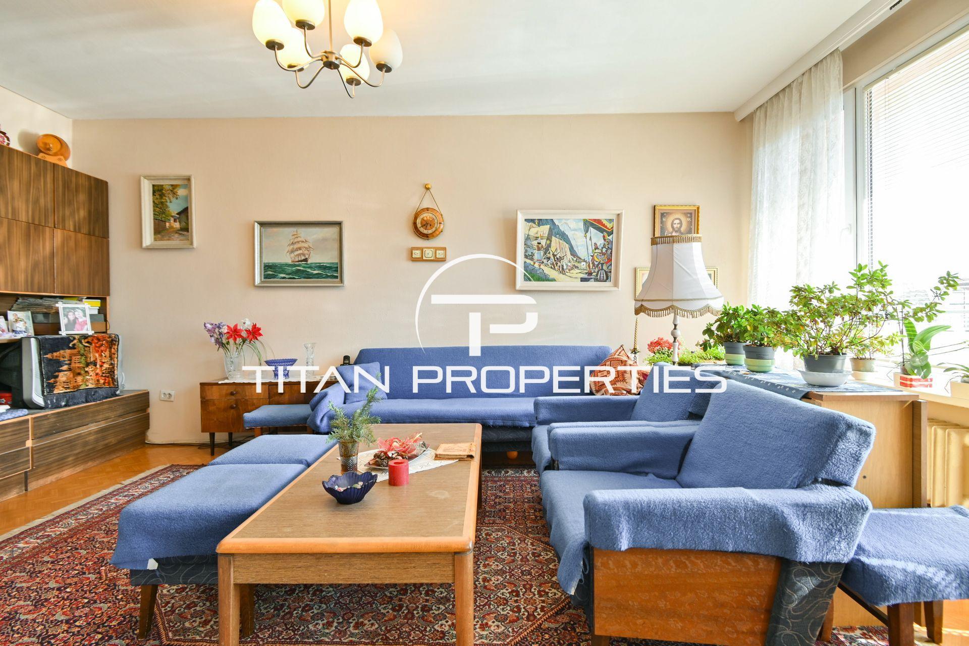 Тристаен, под наем, Център