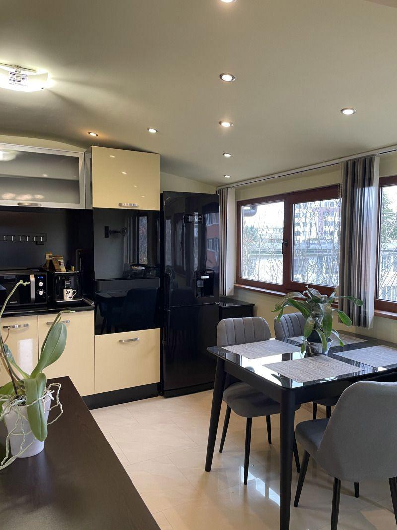 Под наем в Бургас тристаен Център ID 2220902