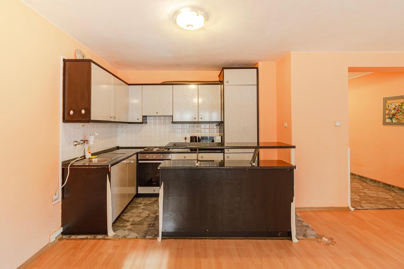 За продажба в София тристаен Център ID 2106800