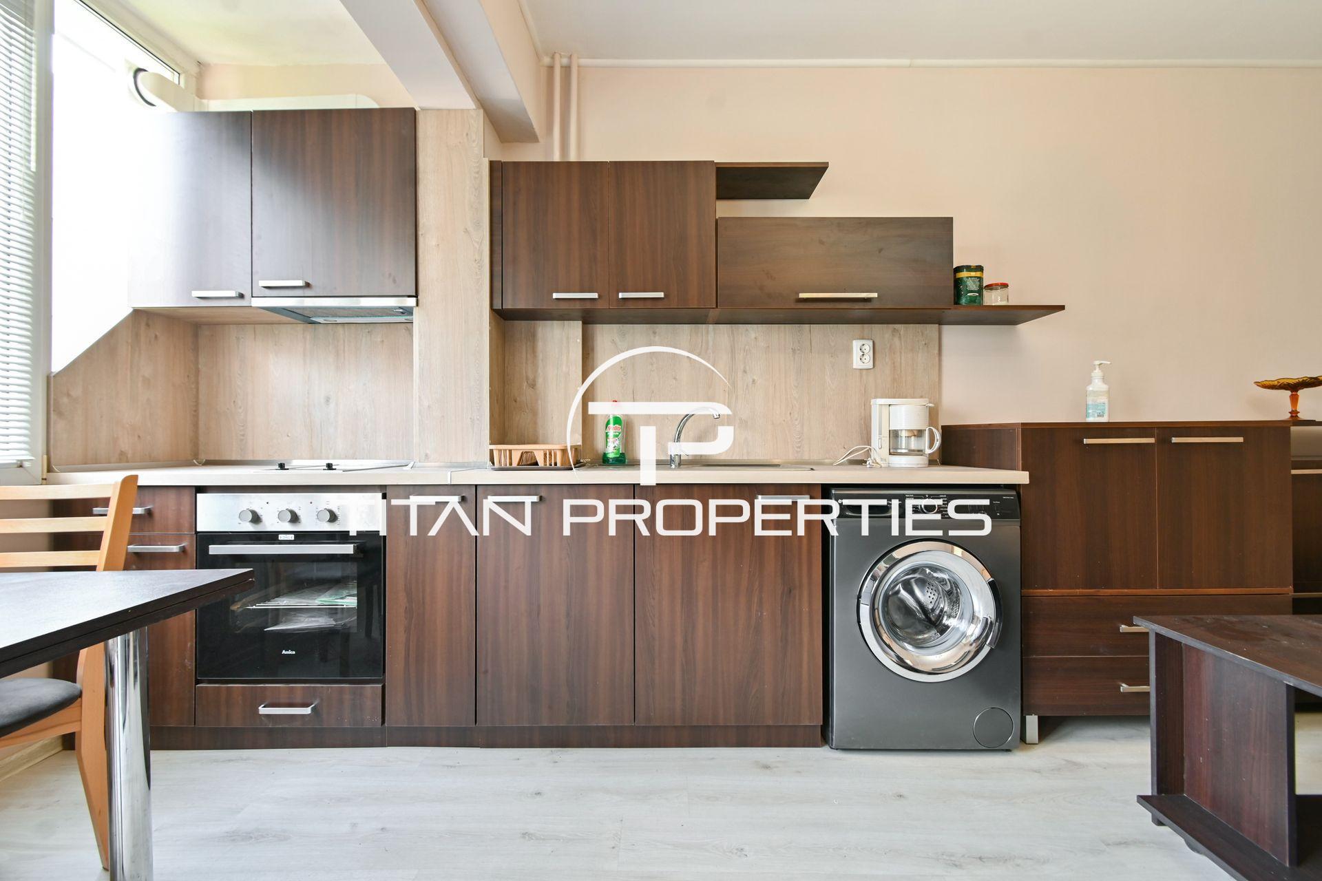 Тристаен за продажба в ж.к Света Троица