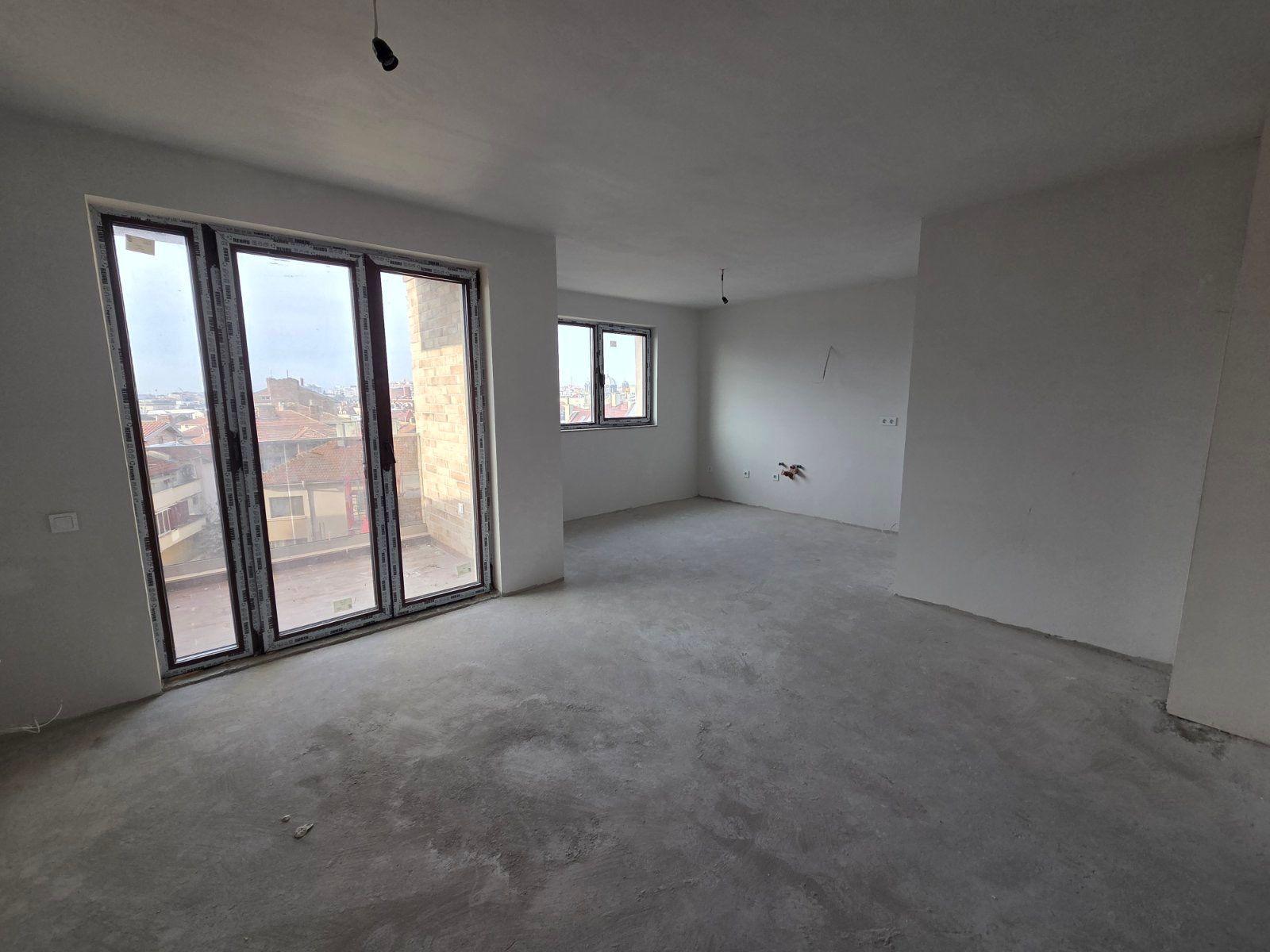 Тристаен апартамент в Центъра на града с АКТ 16 