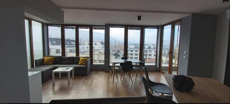 Тристаен, под наем, жк. Кръстова вада