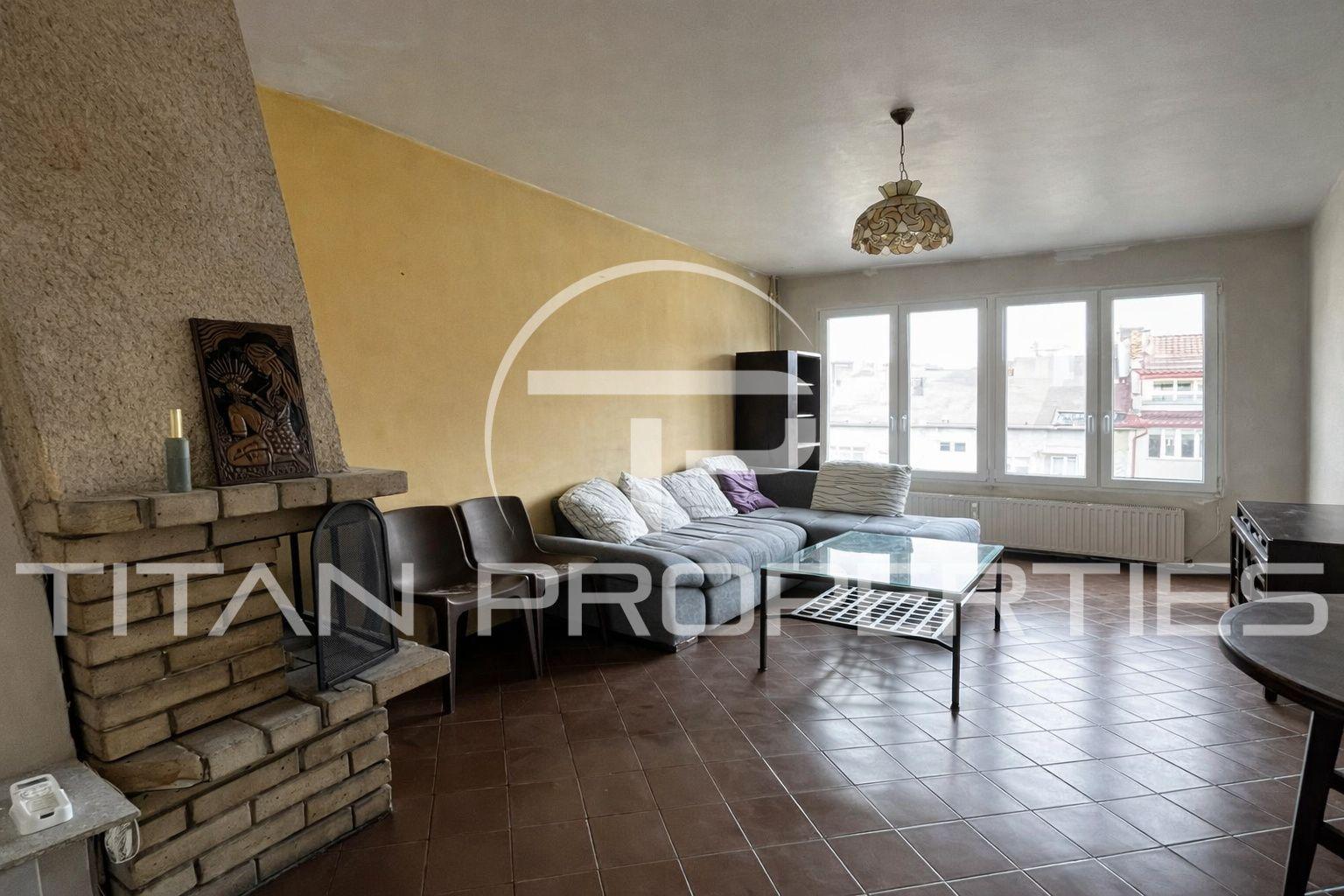 Тристаен за продажба в Център - ЦУМ