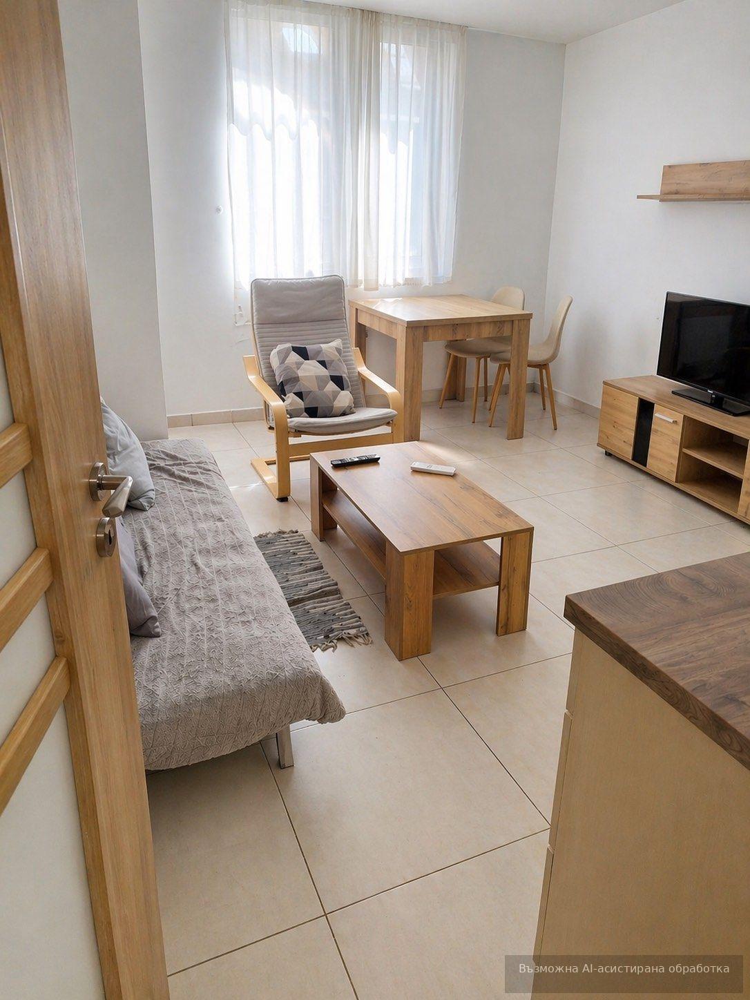 Тристаен, под наем, Център