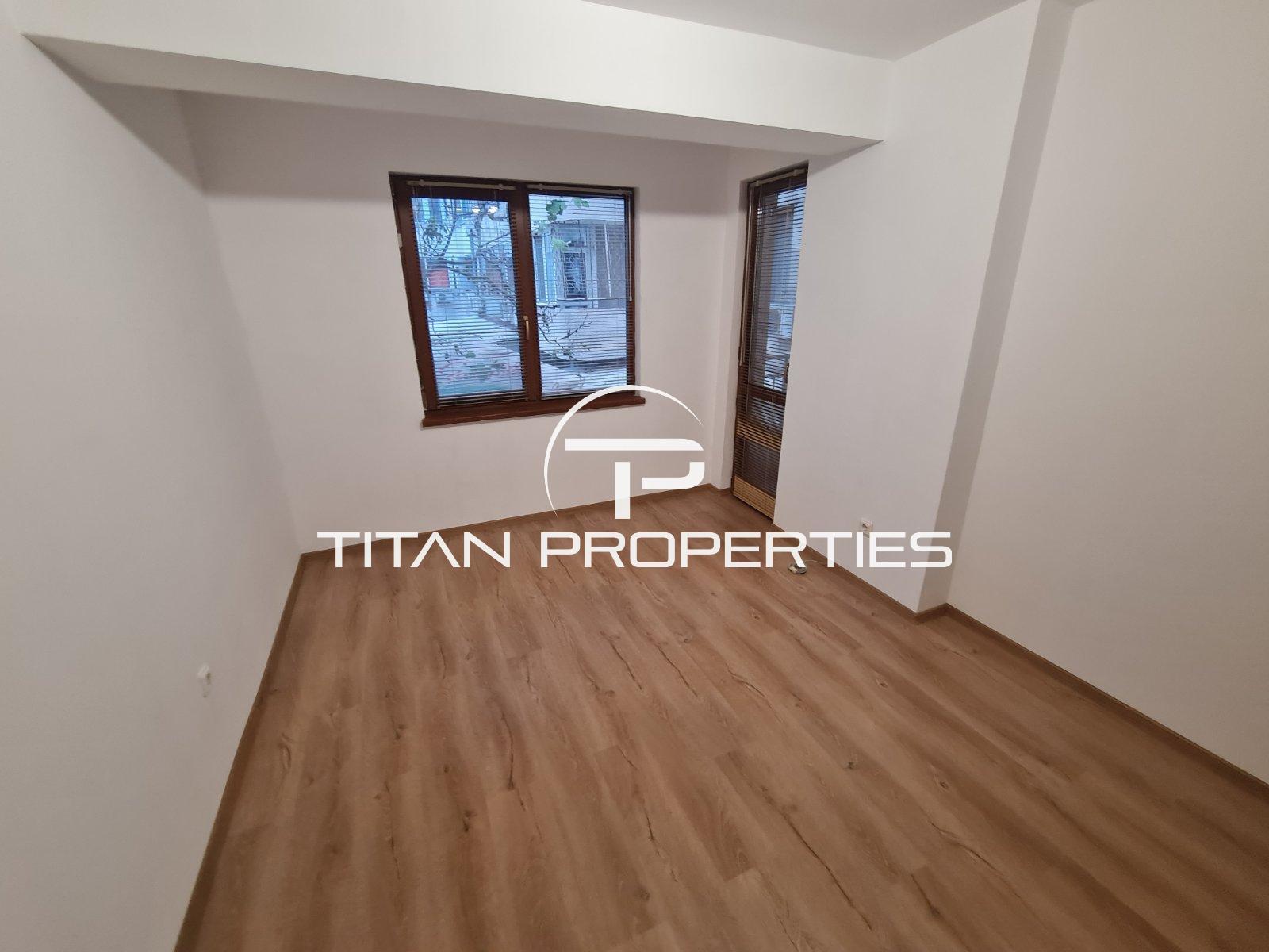 Тристаен, под наем, Център