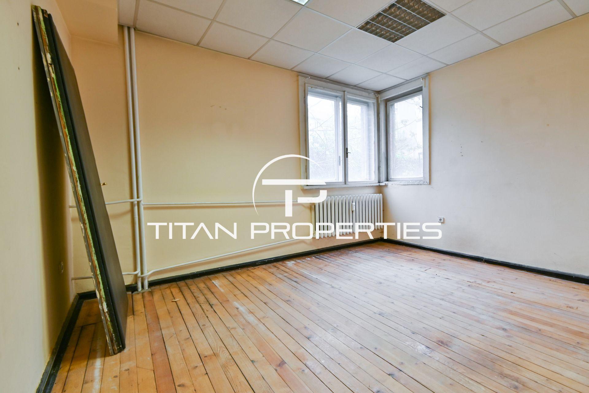 Тристаен, за продажба, Център 