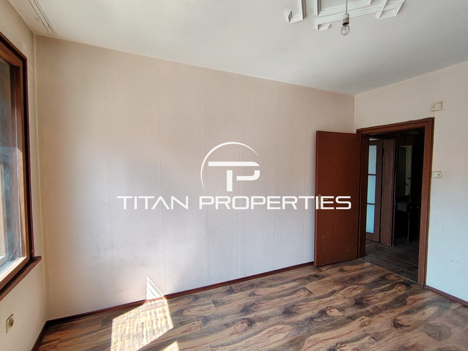 За продажба в Бургас тристаен Център ID 2082141