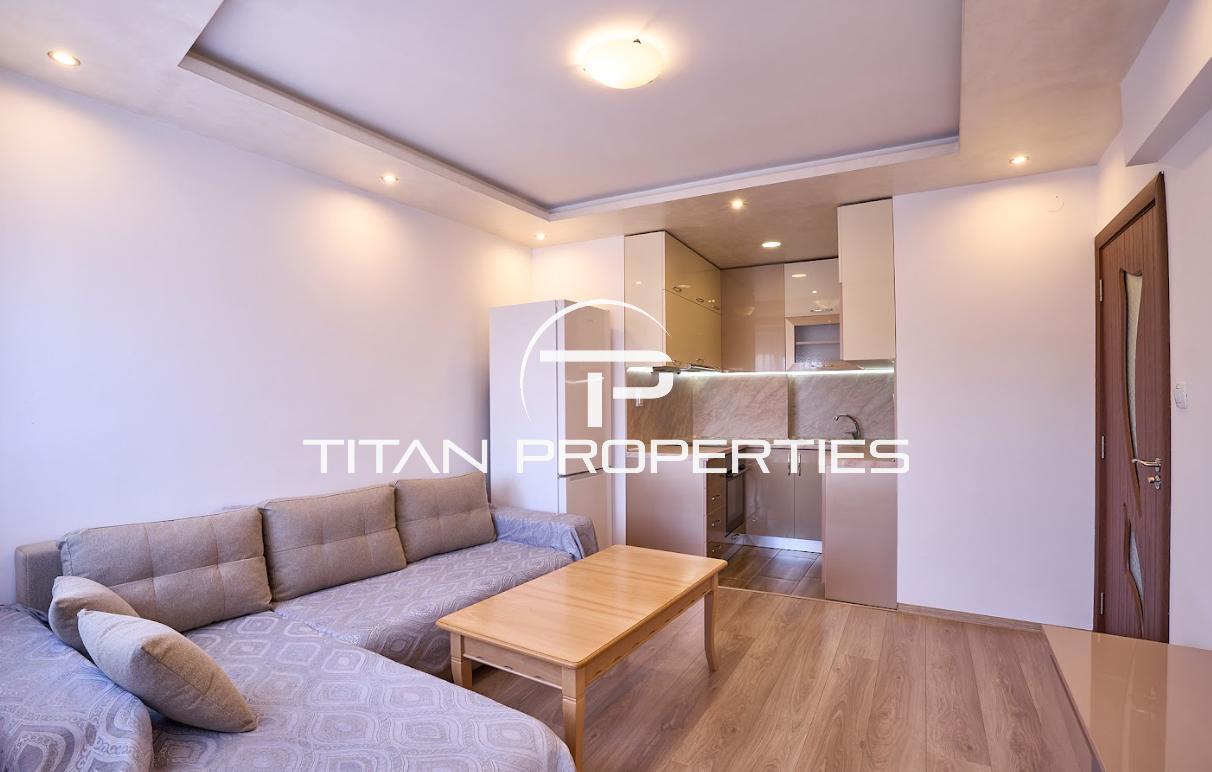 For rent in Plovdiv three-bedroom apartment Kamenitsa 1 ID 2187939