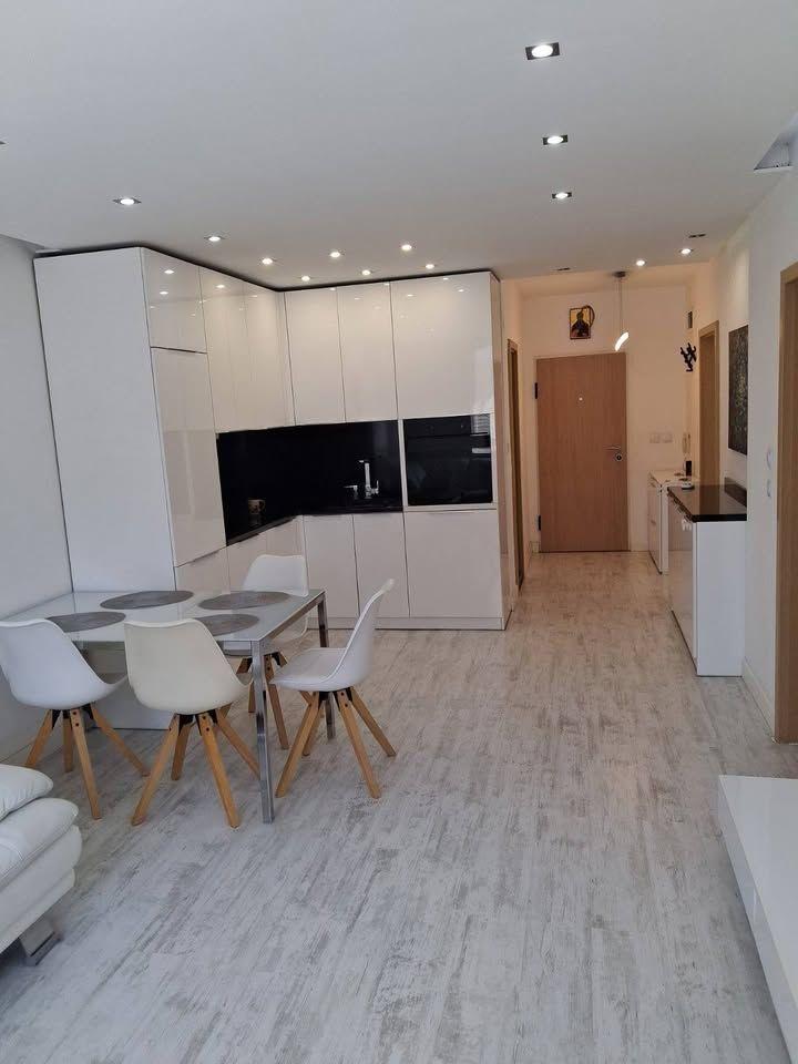 Двустаен, под наем, жк. Връбница 2