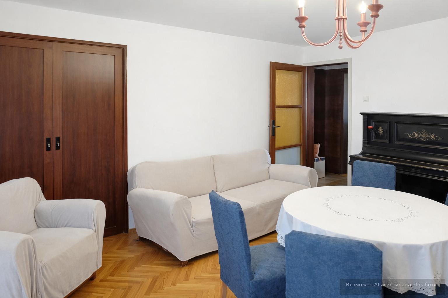 Three-bedroom apartment for rent in Center