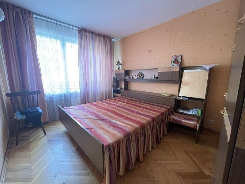 Тристаен, за продажба, жк. Сухата река