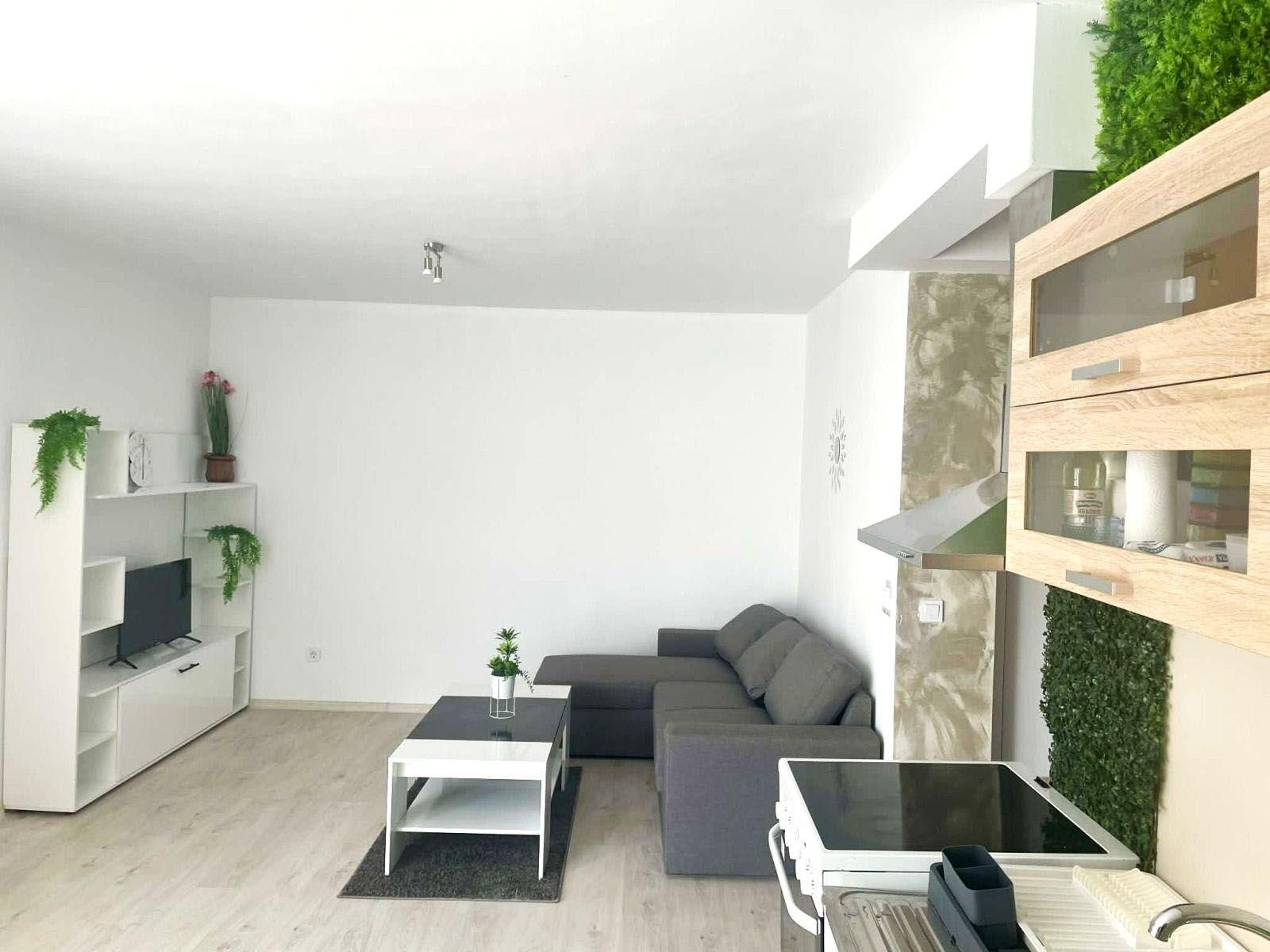 Three-bedroom apartment, for rent, residential district Malinova dolina